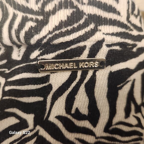 Michael Kors V-neck High Low Print Sweater. NWT. Size Large - Picture 8 of 12